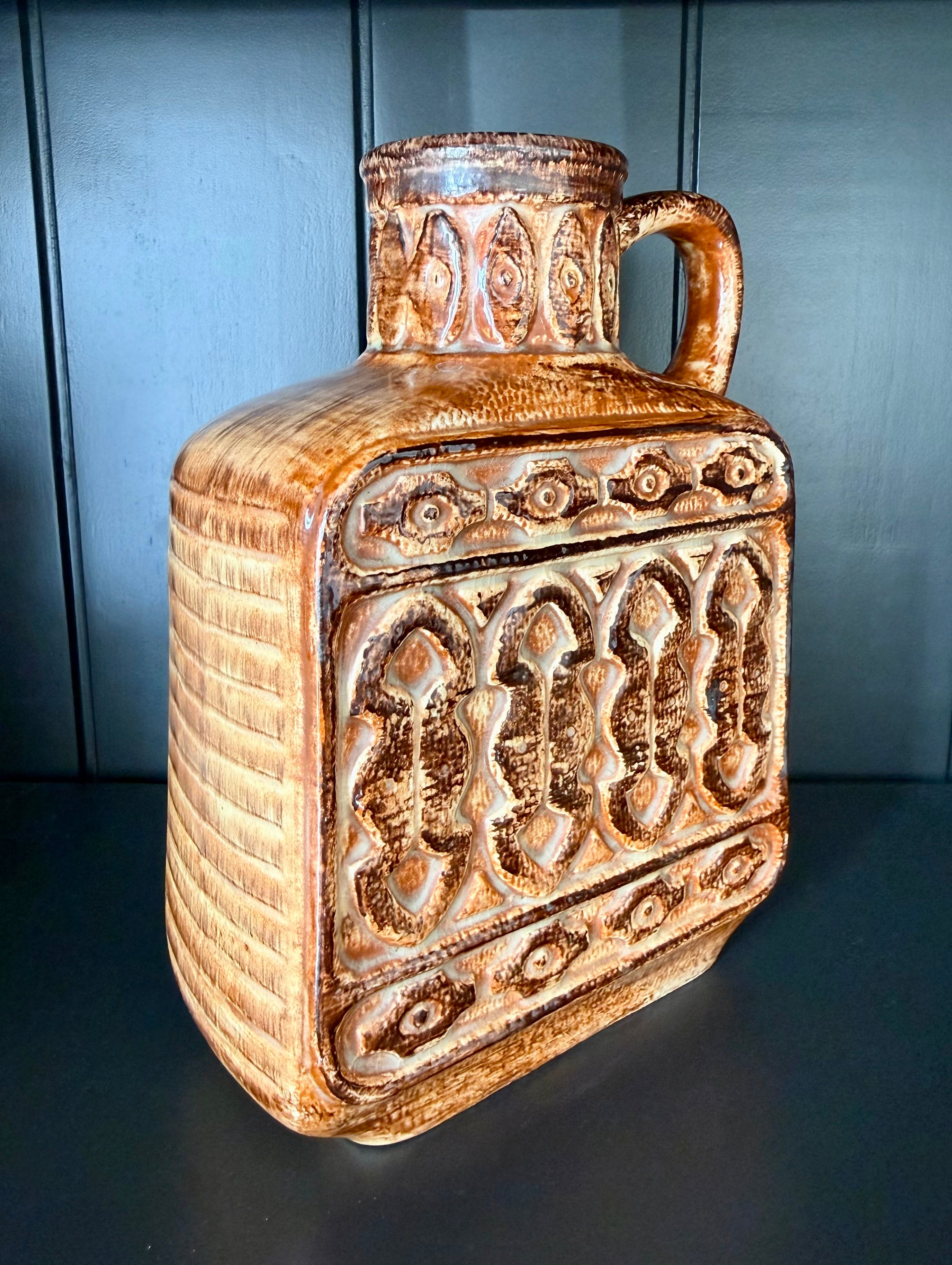 Price Kensington: Piraeus jug vase