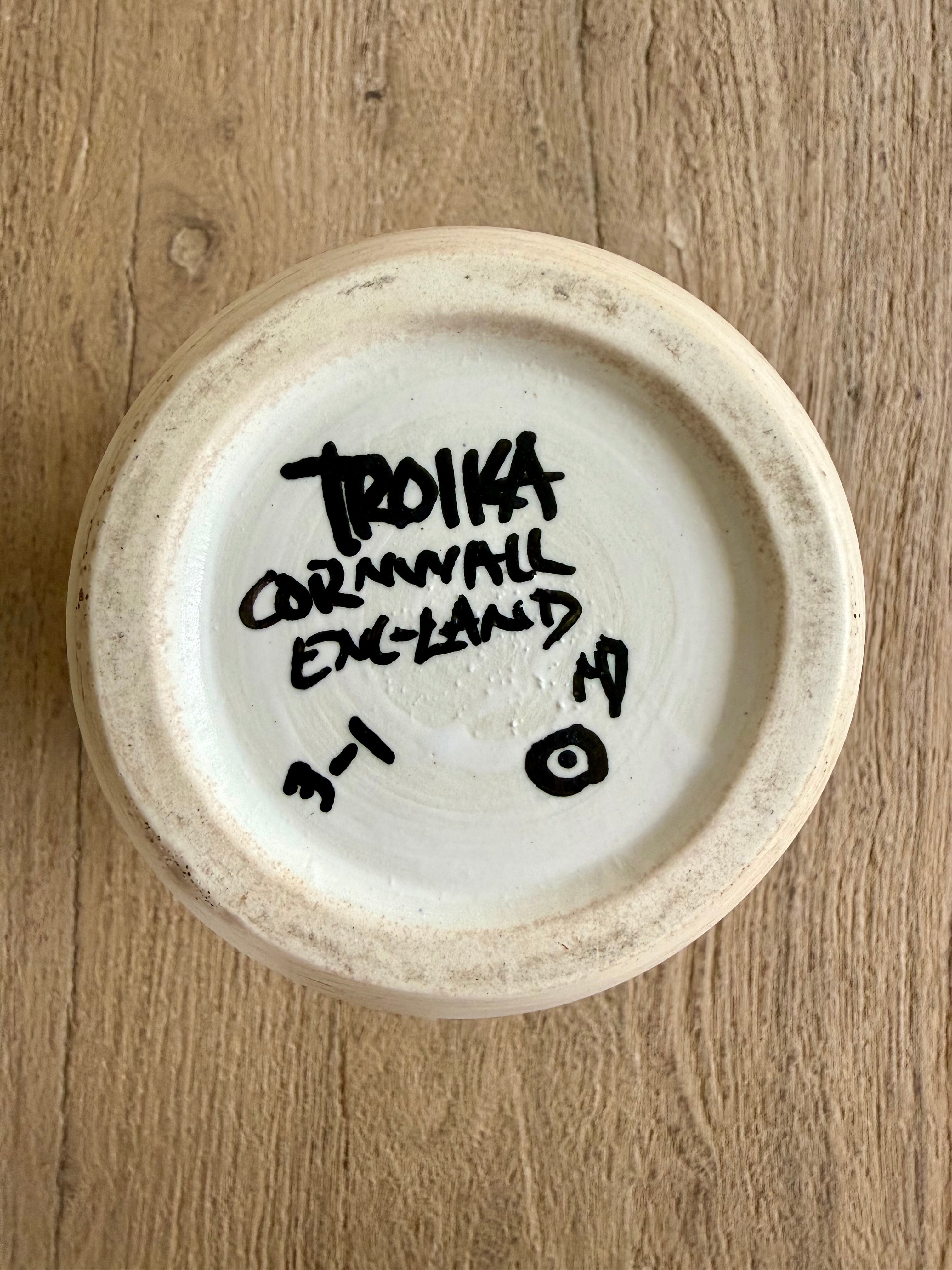 Troika: Cylinder Vase by Marilyn Pascoe